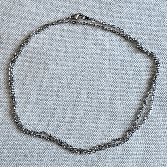 2 Vintage Medium Length Silver Colored Chain Necklace Bundle - Picture 3 of 3